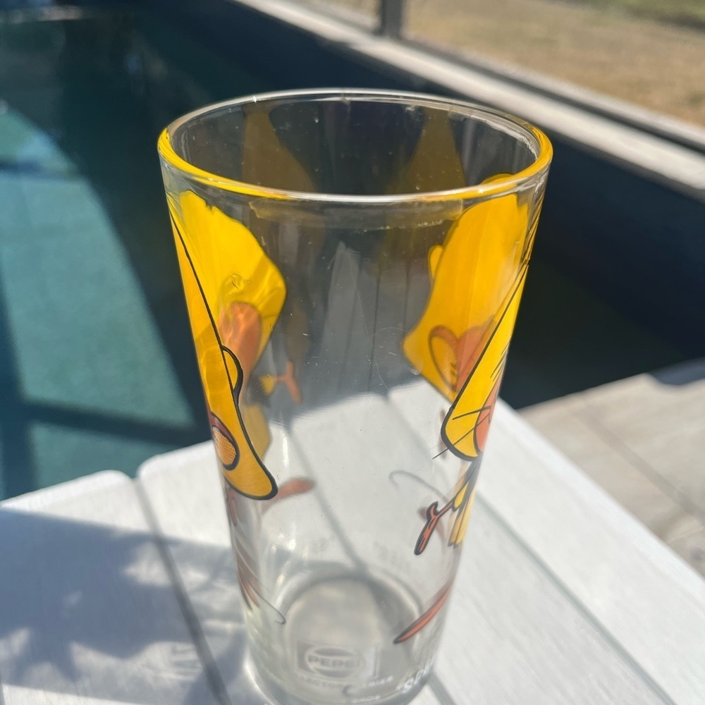 Warner Bros. Speedy Gonzales Yellow and Black Glass - Picture 8 of 8